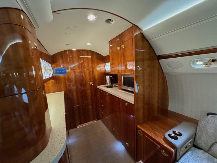 2004 Gulfstream G450 | N820AV | SN4002 - Image 3