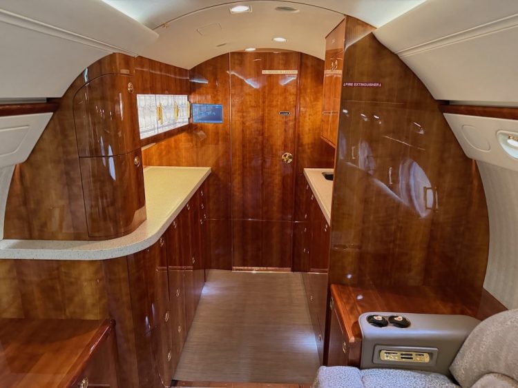 2004 Gulfstream G450 | N820AV | SN4002 - Image 4