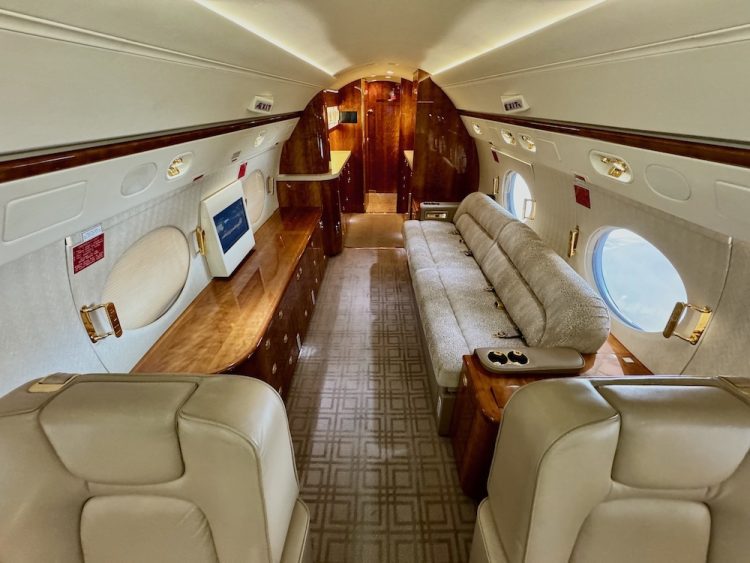 2004 Gulfstream G450 | N820AV | SN4002 - Image 19