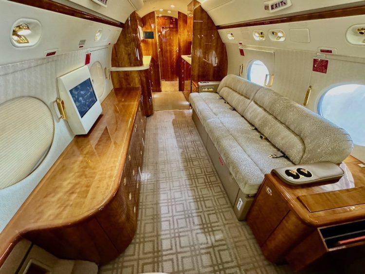 2004 Gulfstream G450 | N820AV | SN4002 - Image 20