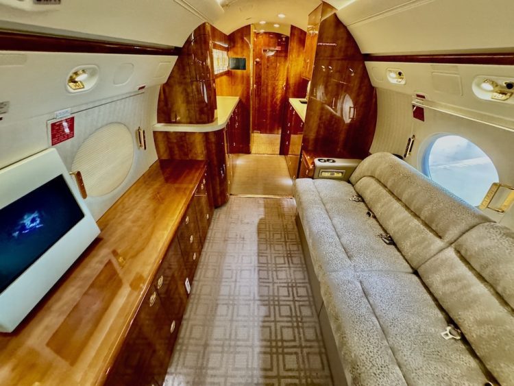 2004 Gulfstream G450 | N820AV | SN4002 - Image 22